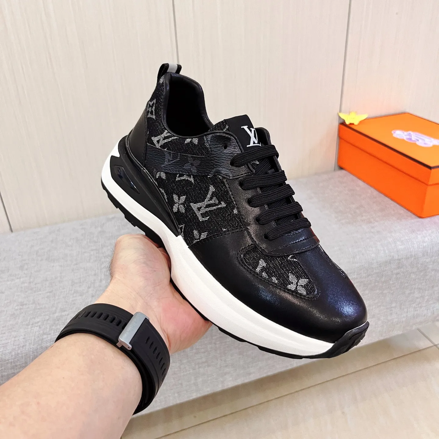 🚘🚘Factory batch 460 men's shoes💰[LV]🔥Louis Vuitton high-end men's shoes brand official website 1:1 latest masterpiece: the upper is made of Italian imported first-layer cowhide with a comfortable and breathable lining➕original non-slip and wear-resistant outsole🔥, making walking more convenient and comfortable! An exclusive new model, a stunning work, a beautiful 1:1 replica [color] compared to the official quality! Create a fashionable personality to set off your uniqueness! A must-have for trendy men! Classic 🔥Size: 38-44 Color: 🔥 2⃣️colors available🔥.
